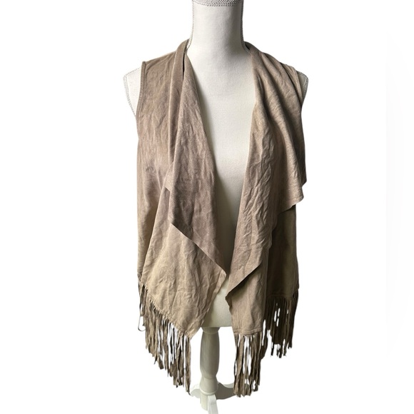 COUNTRY Womens Medium Beige Faux Suede Fringe Casual vest size M NWOT - Picture 2 of 7